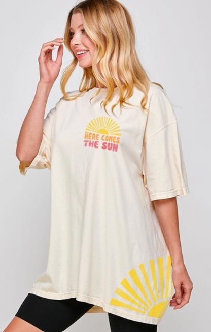 Here Comes the Sun Graphic Oversized Tee